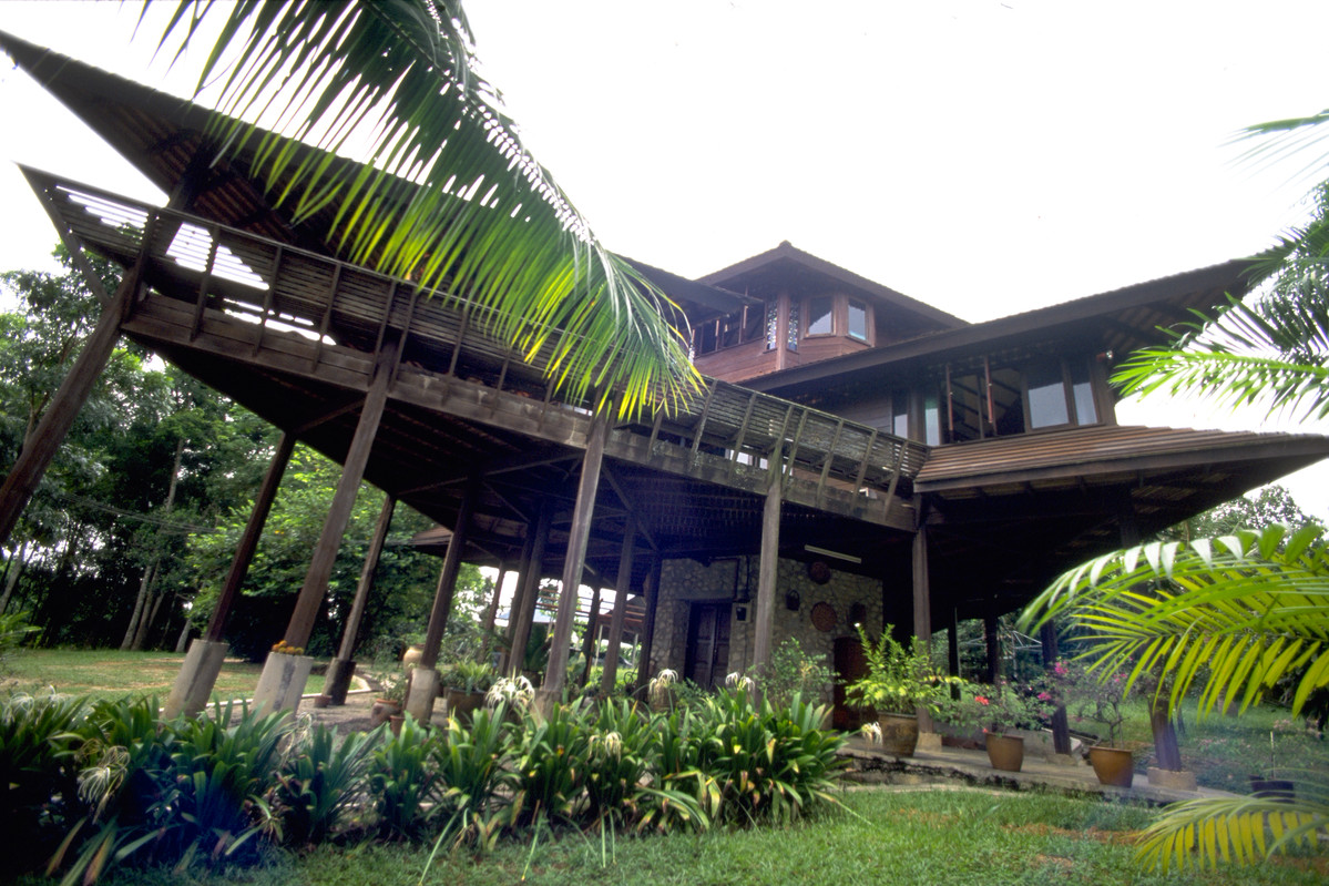 The Malay house: Rediscovering Malaysia's indigenous shelter