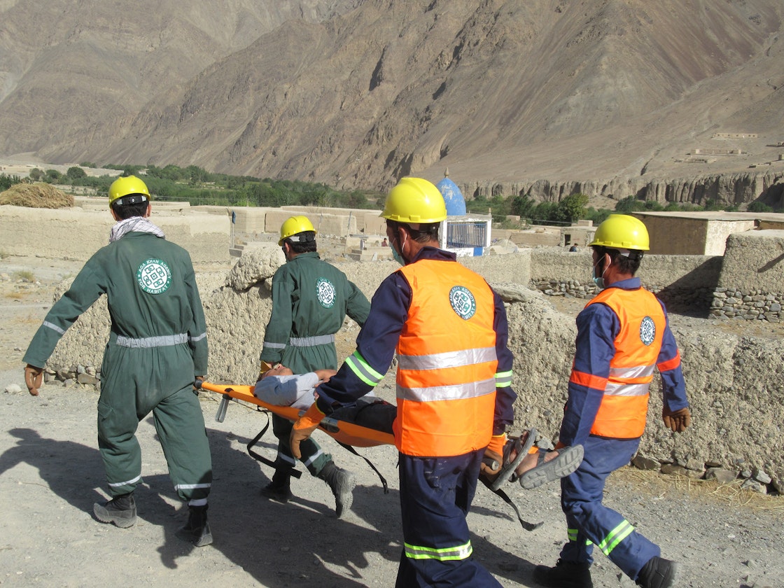 Community Emergency Response Team volunteers and Search and Rescue Team members conduct a joint training exercise in Shughnan District of Badakhshan, Afghanistan. CERT teams are trained to be local first responders while SART teams provide advanced search and rescue services in the event of a disaster. AKAH