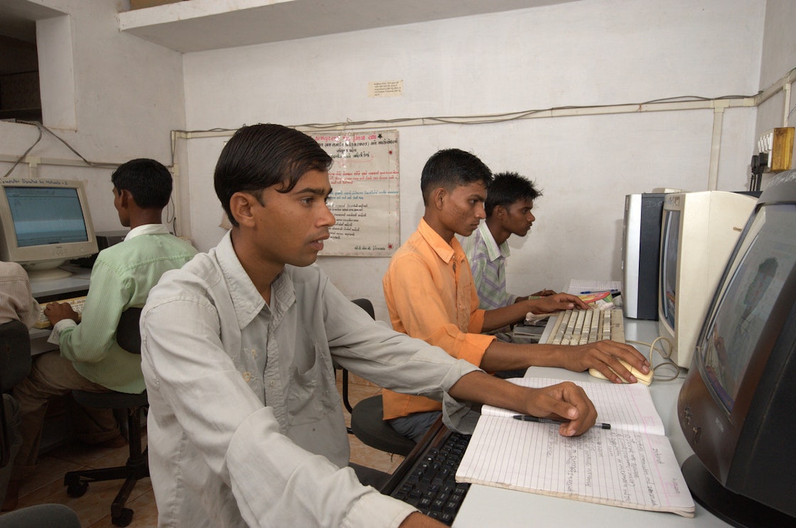 The Computer-based Technology and Learning Centre (CTLC) was established in 2007 by AKRSP in partnership with Microsoft. There are 13 CTLCs in Baruch and Surendranagar districts. AKDN / Jean-Luc Ray