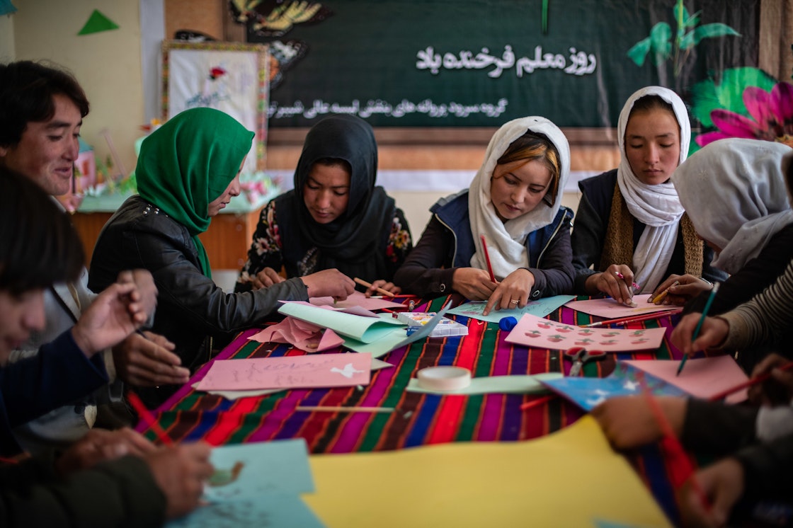 From May 2017 to April 2020, the Aga Khan Foundation and it partners undertook the Improving Adolescents’ Lives in Afghanistan programme to work with over 176,720 adolescents and young adults in the Afghan central highlands, helping them to gain the confidence and skills and opportunities necessary to act as effective agents of change in their communities. AKF Afghanistan / David Marshall Fox