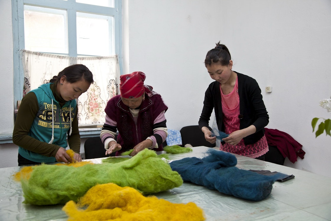 Since 2006 AKF has worked to strengthen opportunities for women to operate small enterprises. It provided training and equipment to female entrepreneurs in order to increase production, and improve quality and marketing. AKF KR