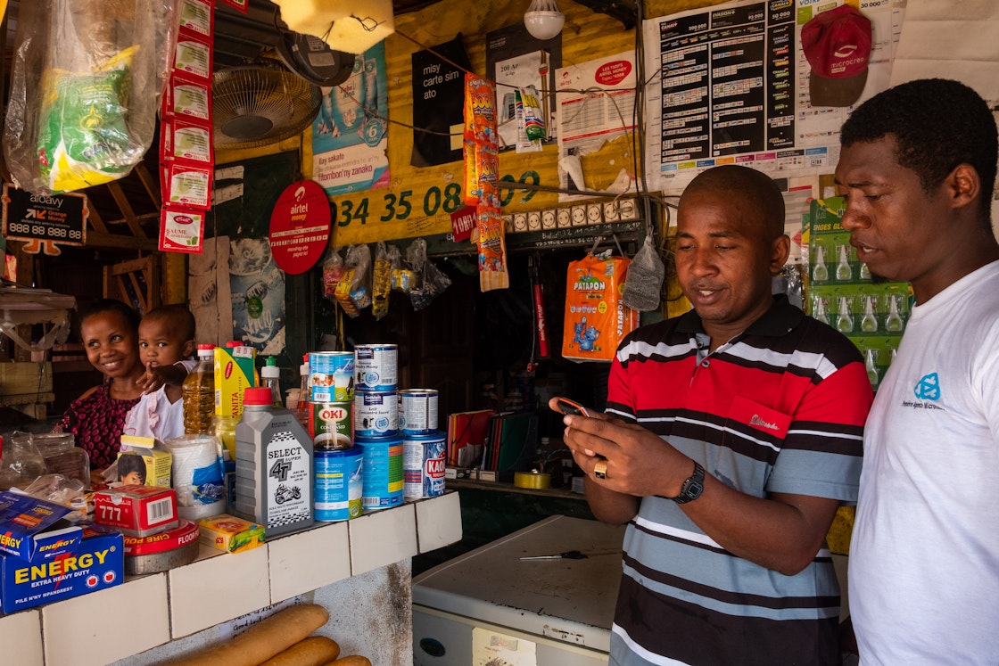 In the northern region of Diana, Madagascar, Karimo Angelo Abdallah has been a client of La Première Agence de MicroFinance (PAMF) since 2015. PAMF loans have helped him expand and improve his small businesses, and as a result, provide a better quality of life for his family. Karimo tells his loan officer that using M-Kajy – a new digital credit and savings service co-launched by PAMF and Orange Money – makes banking safer, easier and more reliable. AKDN / Lucas Cuervo Moura