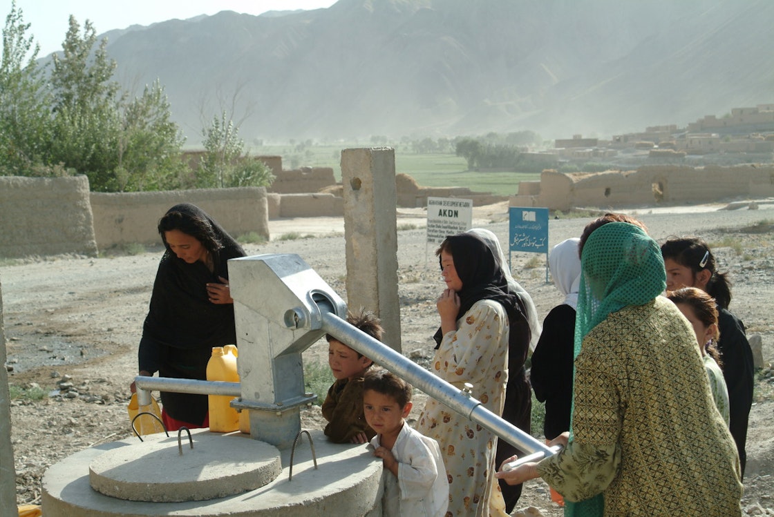 In Shuter Ganjal, Doshi District, Baghlan Province, Afghanistan, the AKDN has reconstructed the primary school and a water pump outside the school grounds. AKDN