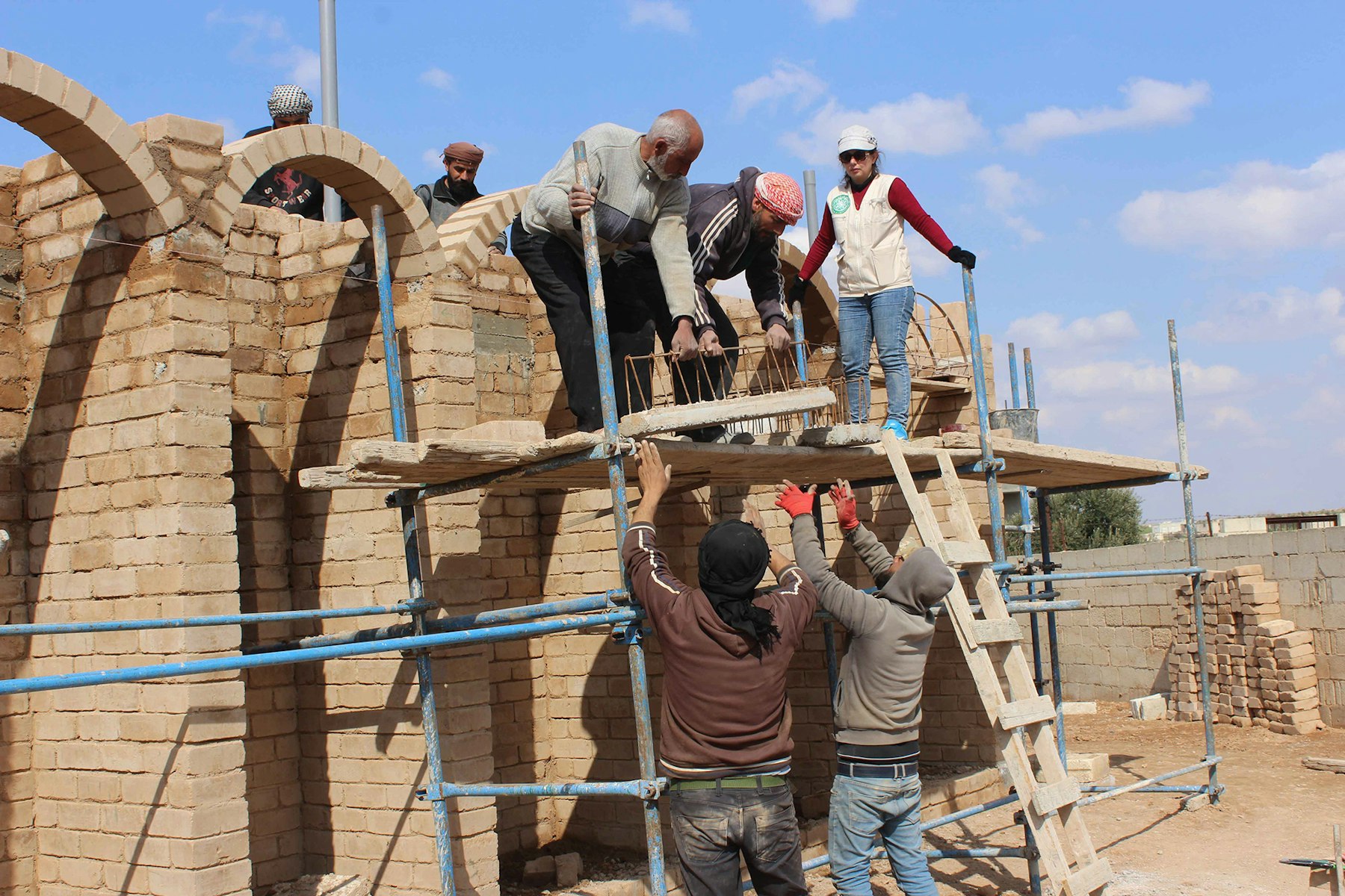 AKAH is introducing low-carbon, earth-based building technologies to provide affordable, sustainable and high-quality housing options in Syria.