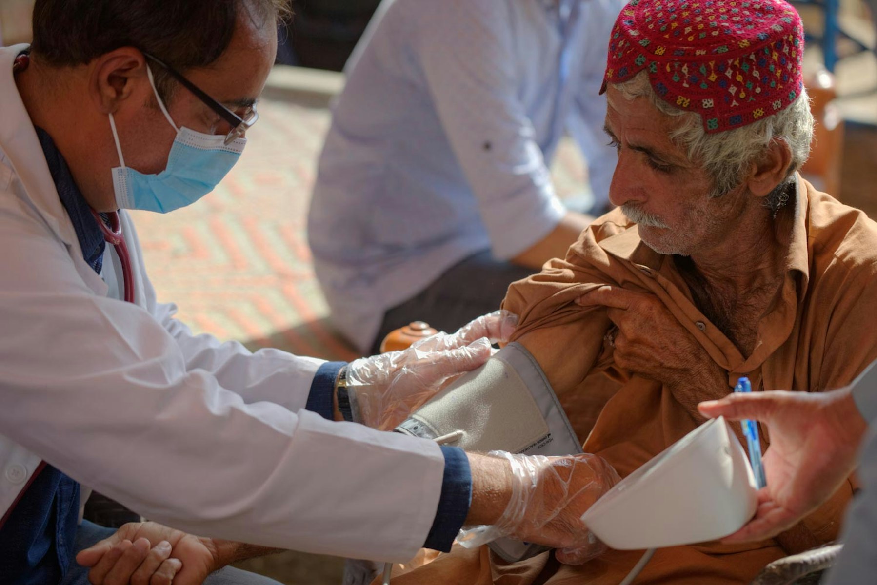 AKU healthcare camps and mobile units have provided care to over 52,000 people in 18 districts. AKU / Kohi Marri