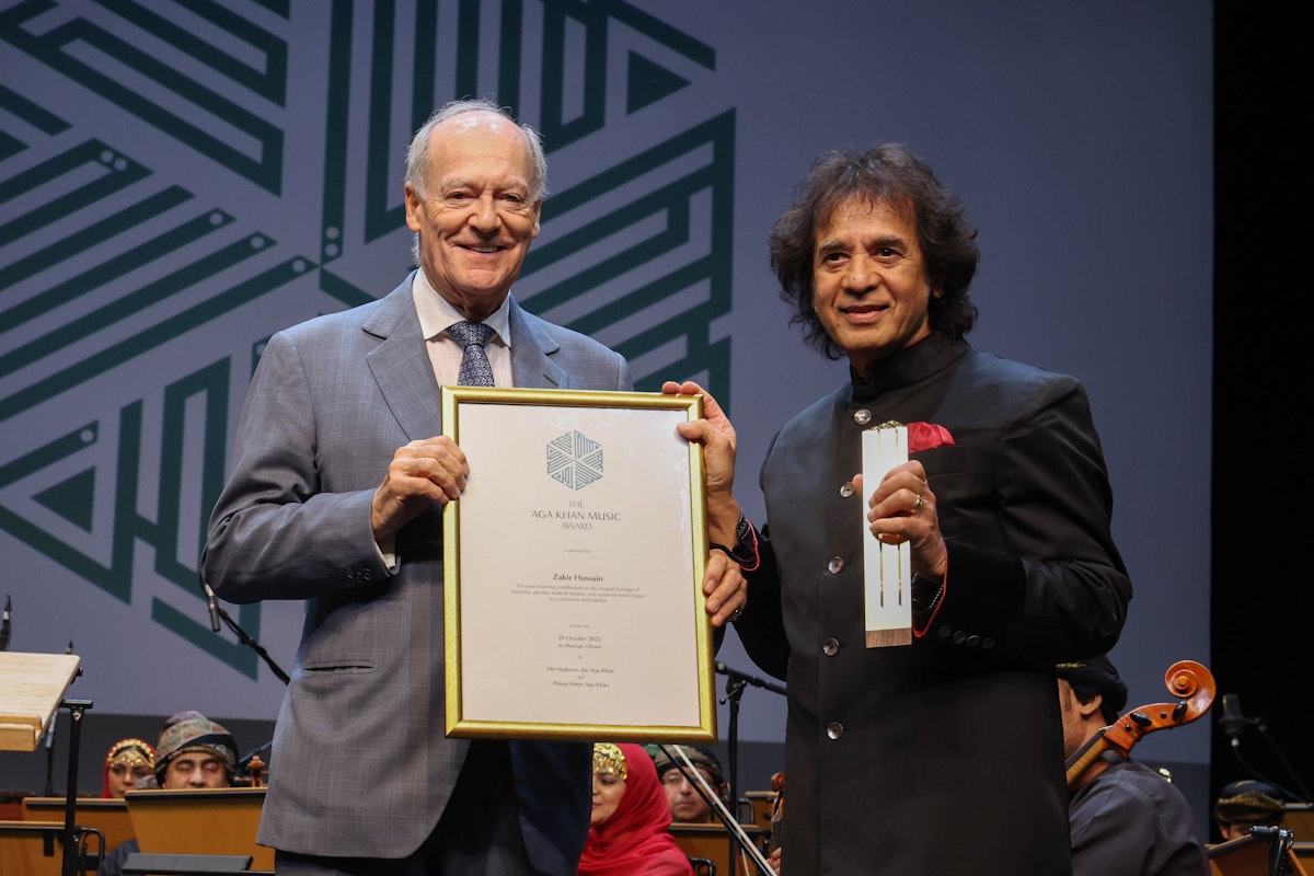 Prince Amyn Aga Khan presents Lifetime Achievement Award to Zakir Hussain