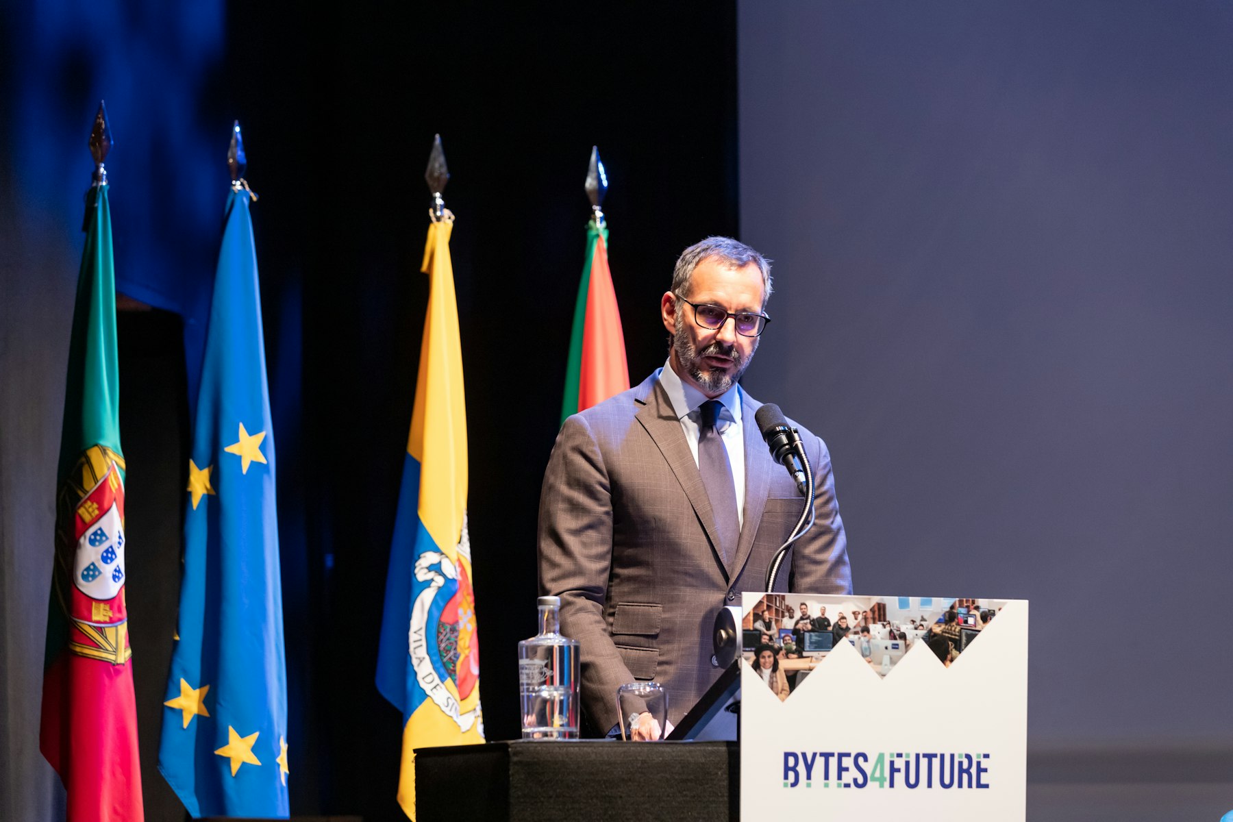 Prince Rahim Aga Khan addresses the audience at the Bytes4Future conference | AKDN / Rui Gouveia