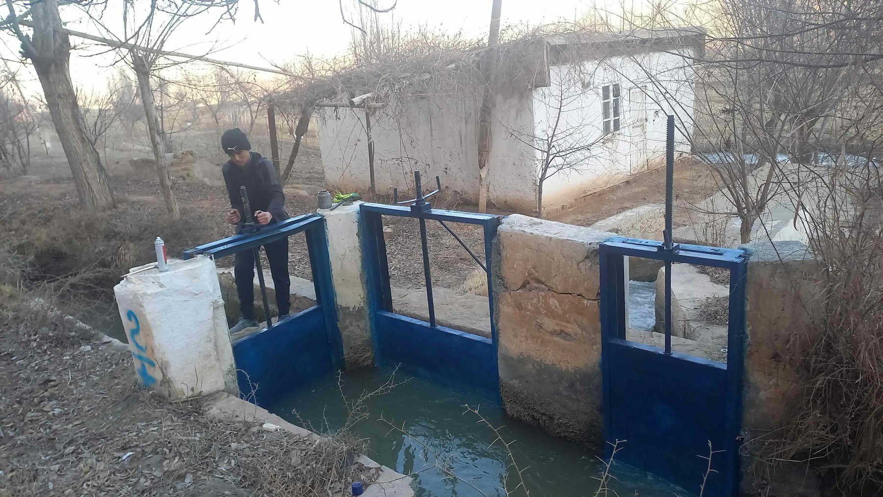 Rehabilitation of an irrigation channel in Baland, Sughd that draws water from the Isfara River, on the Tajik-Kyrgyz border.